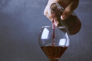 Beber vino puede perjudicar el esmalte (CC0 Public Domain)